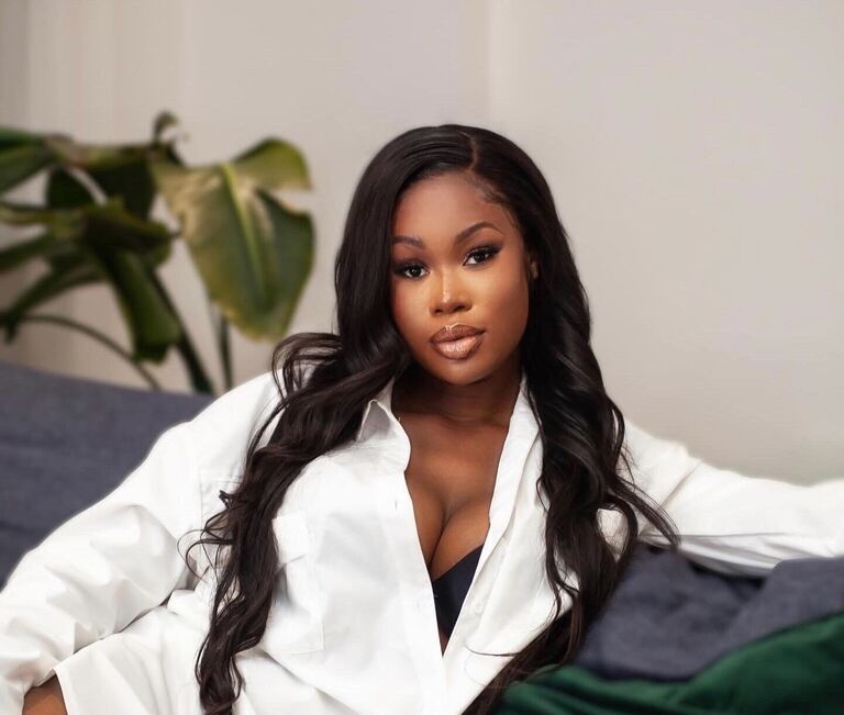 Meet Oloni: Author, Podcaster & Dating Sexpert