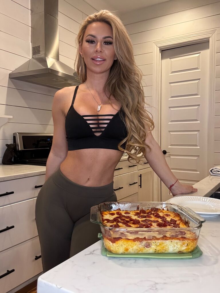 Playboy Club model Kindly Myers makes pepperoni pizza dip for upcoming Super Bowl LIX between the Kansas City Chiefs and Philadelphia Eagles.