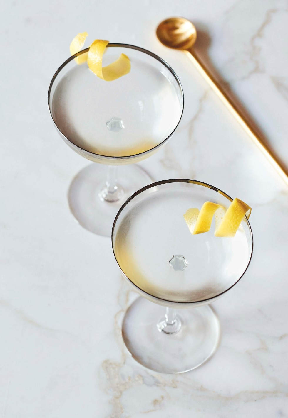 three-ingredient-cocktails-every-man-should-know-344-asset-3-full.jpg